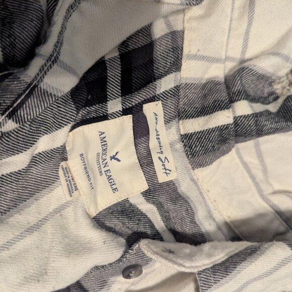2 American Eagle women's boyfriend fit long sleeve button down plaid shirts XL - Picture 3 of 3